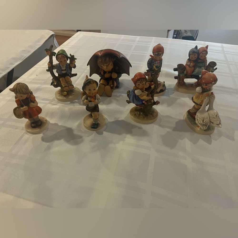Hummel Goebel Collection (8 Pieces)